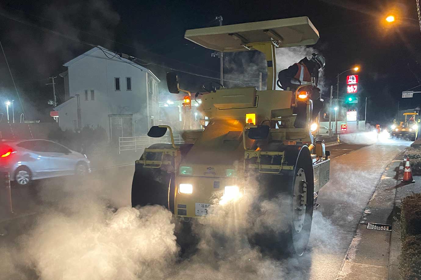 平晋建設株式会社施工事例 昭和二丁目八山田線 舗装修繕工事 舗装転圧状況