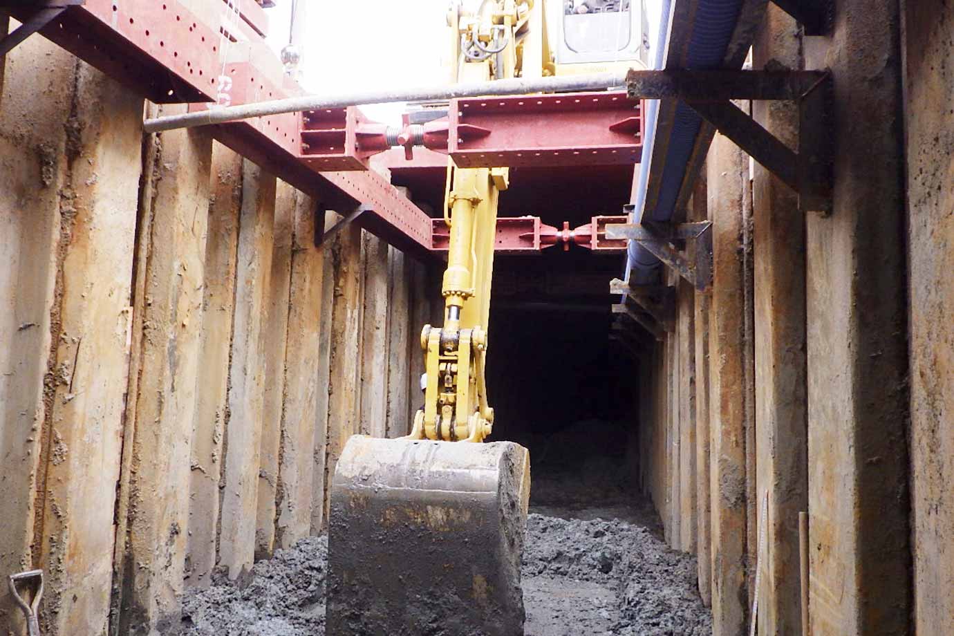 平晋建設株式会社施工事例 168号雨水幹線流入管 公共下水道築造工事 第3工区 掘削状況