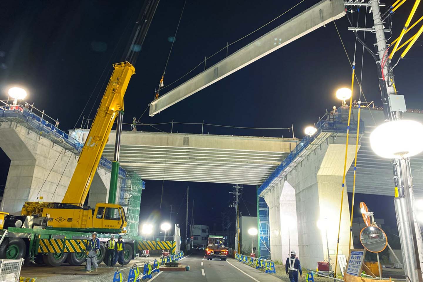平晋建設株式会社 夜間の工事現場